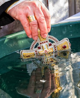 Su kutsama Epiphany Uzh içinde kutlama sırasında