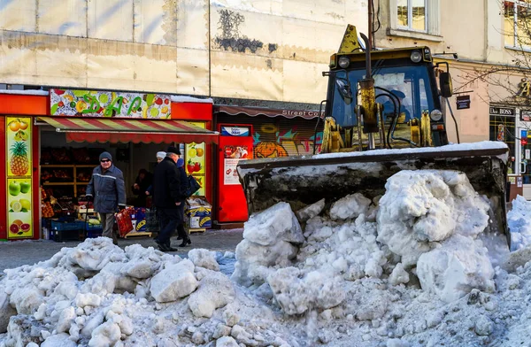 Сніг прибирання в місті — стокове фото