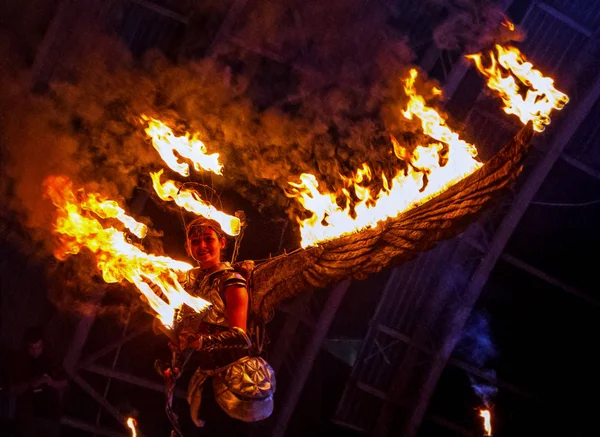 Międzynarodowego festiwalu sztuki, ogień życia Fest odbyła się w Uzhgo ognia — Zdjęcie stockowe