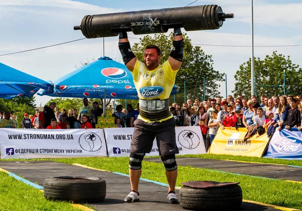 Перший раунд strongman Кубка України відбулася в Storoz — стокове фото