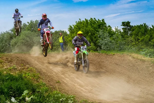 摩托车越野赛在乌日戈罗德的 Zakarpatie 地区总冠军 — 图库照片