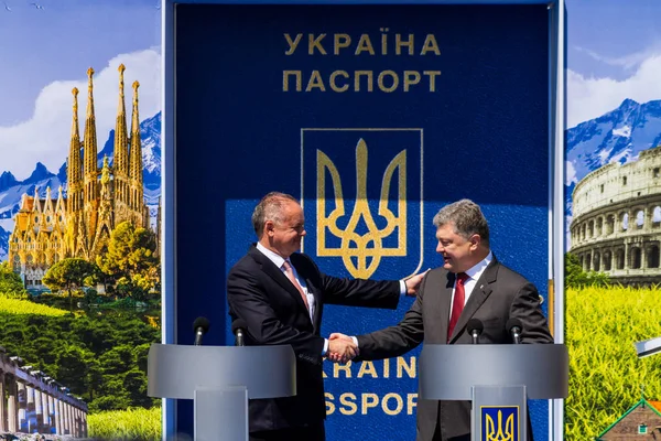 Symbolisk ceremoni på slovakiska-ukrainska gränsen på ett viseringsfritt — Stockfoto