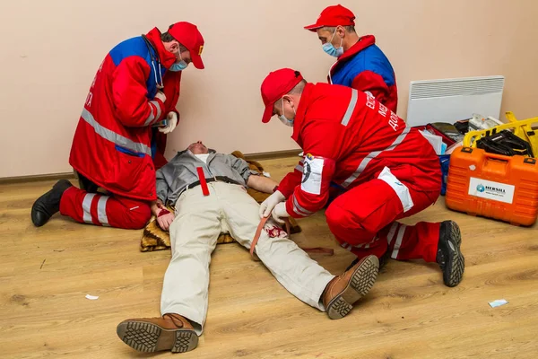 Concurrentie van dringende medische teams in Oezjhorod — Stockfoto