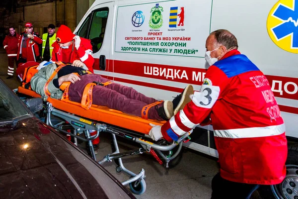 Concurrentie van dringende medische teams in Oezjhorod — Stockfoto
