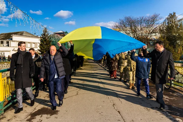 Святкування дня єдності України в м. Ужгород (Україна) — стокове фото