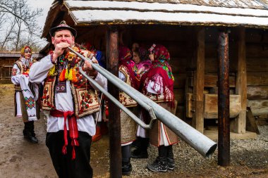 Sekizinci etnik Festivali Noel şarkıları eski köyün