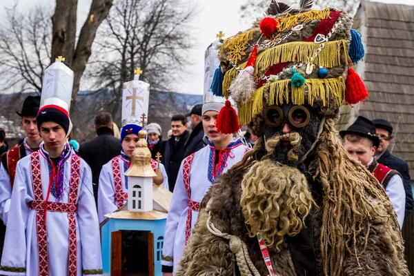 Nyolcadik etnikai fesztivál karácsonyi énekeket a régi falu — Stock Fotó