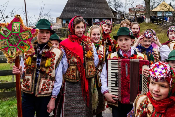 Восьмий етнічний фестиваль різдвяні колядки у Старому селі — стокове фото