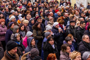 Çapraz haç saygı işaretleme Mart Pazar Uzhgor