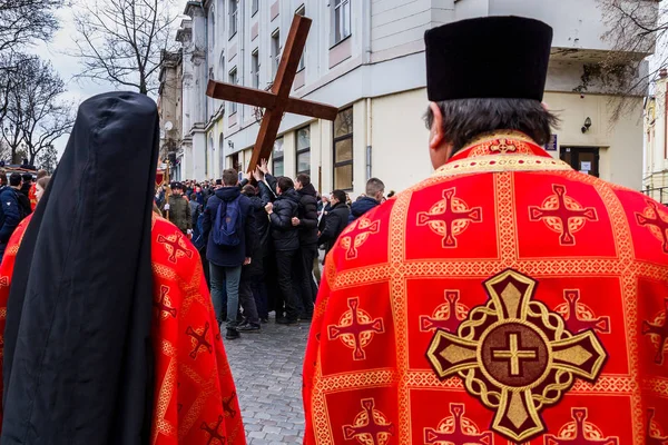 Marcha cruzada que marca la Veneración de la Cruz Domingo en Uzhgor — Foto de Stock