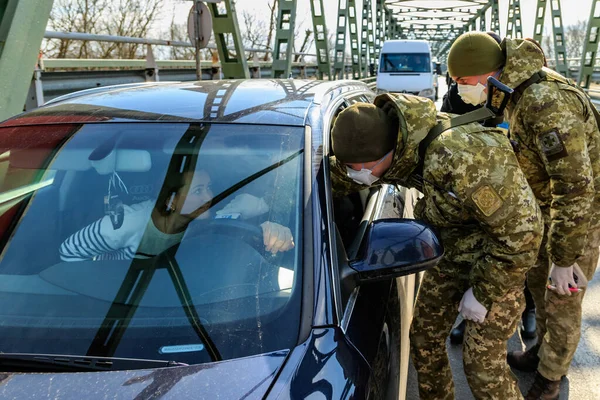 Chop Ukraina Lutego 2020 Straż Graniczna Przeprowadza Kontrolę Temperatury Obywateli — Zdjęcie stockowe