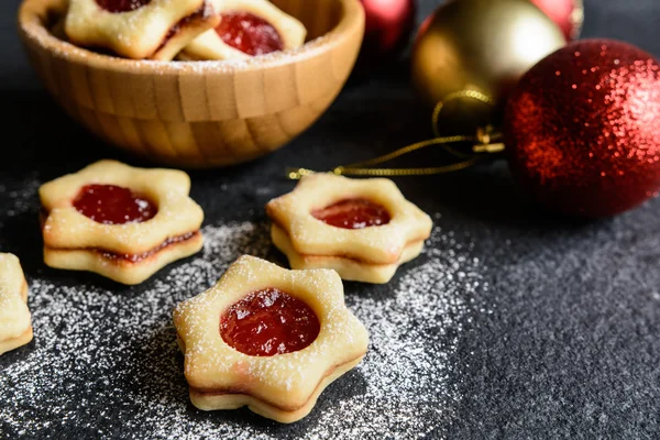 Kerst linzer koekjes met jam — Stockfoto