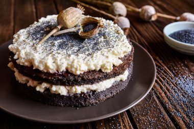Haşhaş tohumu kek mascarpone ve krem şanti             