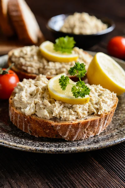 Mackerel spread with onion and herbs — Stock fotografie