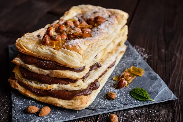 Chocolate and caramelized almond Mille-feuille — Stock Photo, Image