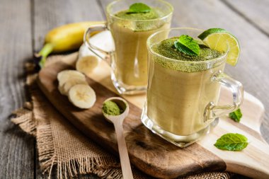 Muz smoothie Matcha çay