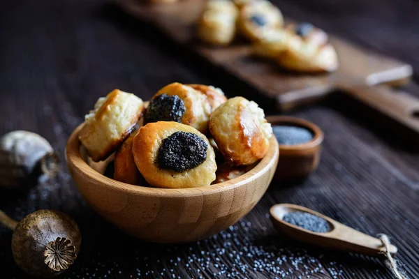 Mini-Quark- und Mohnkuchen — Stockfoto