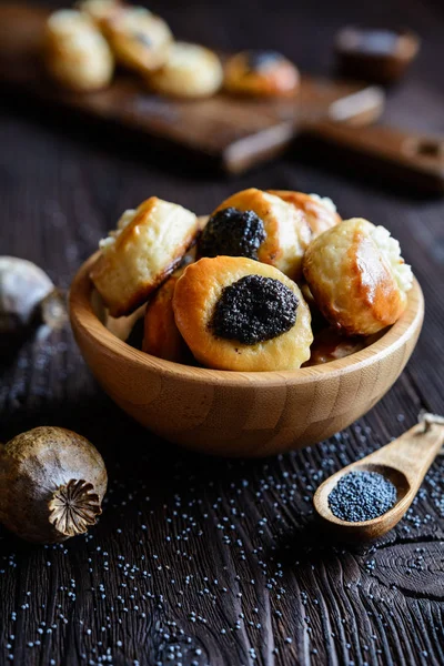 Mini-Quark- und Mohnkuchen — Stockfoto