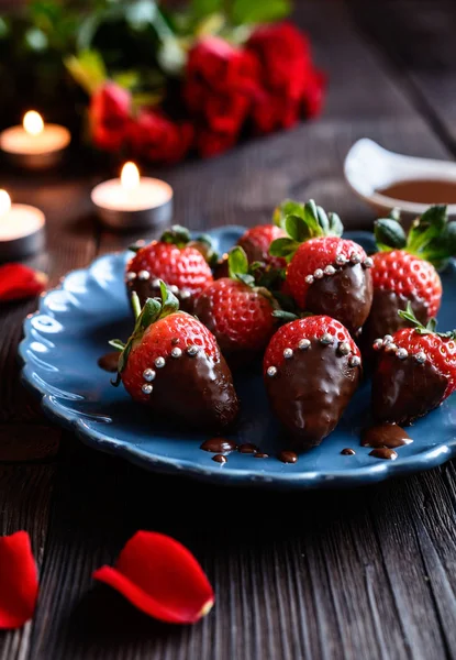 Chocolate covered strawberries with sprinkles for Valentine's Day — Stock Photo, Image