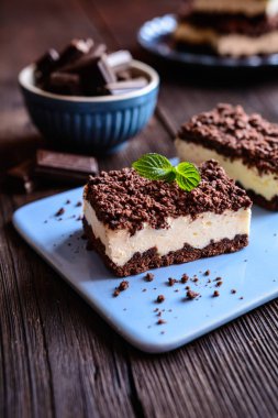 Süzme peynir ile kakao kek