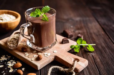 Çikolata yulaf ezmesi güler yüzlü