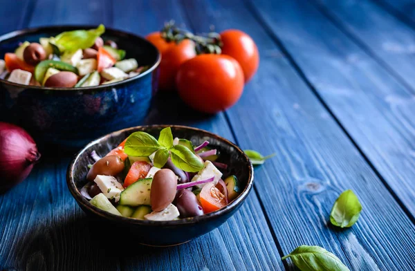 Salata Horiatiki - salată tradițională grecească — Fotografie, imagine de stoc