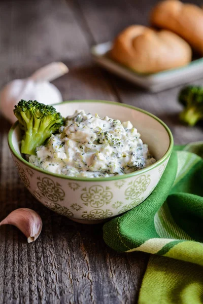 Broccoli spread with garlic and mayonnaise — Stock Photo, Image