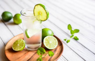  Ferahlatıcı limon içecek    