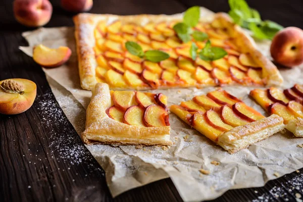 Вкусный персиковый пирог — стоковое фото