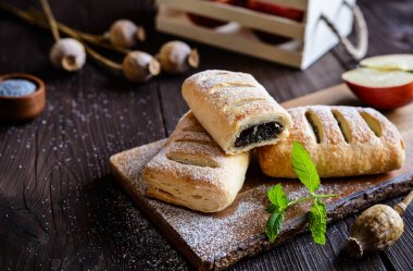 Haşhaşlı pasta elma ve tarçın ile