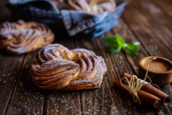 Kringle - Estonya tarçın örgü ekmek