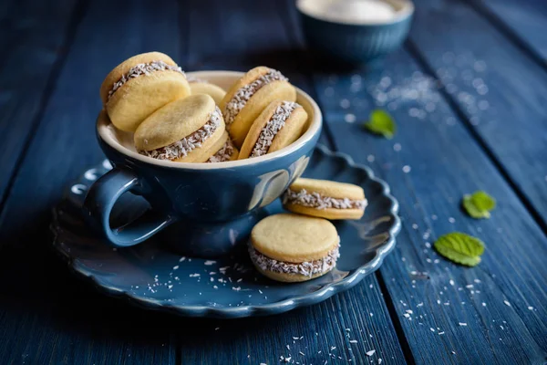 Alfajore cookies filled with caramelized milk and coconut — Stock Photo, Image