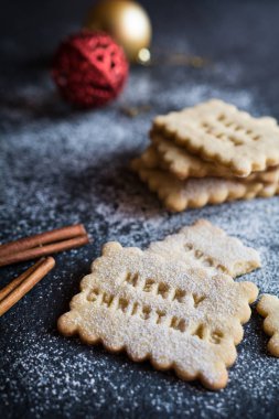 Ev yapımı bal ve tarçın bisküvi damgalı