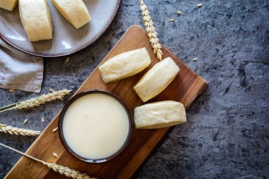 Mantou - Çince şekerli yoğunlaştırılmış süt ile hizmet buns atmak.