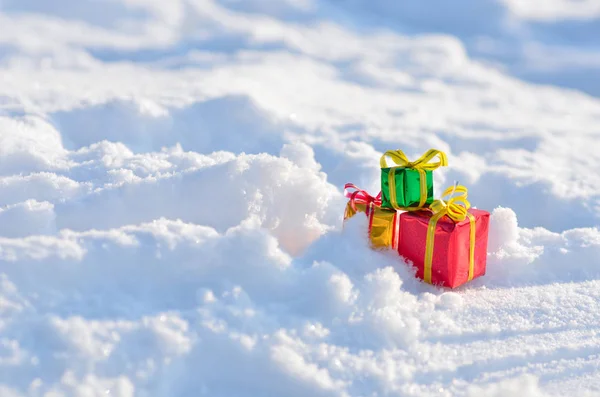 Christmas gifts in the snow. — Stock Photo, Image