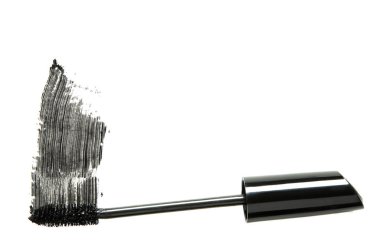 Aplikatör fırça yakın çekim ile siyah maskara inme, beyaz arka plan üzerinde izole. - Resim