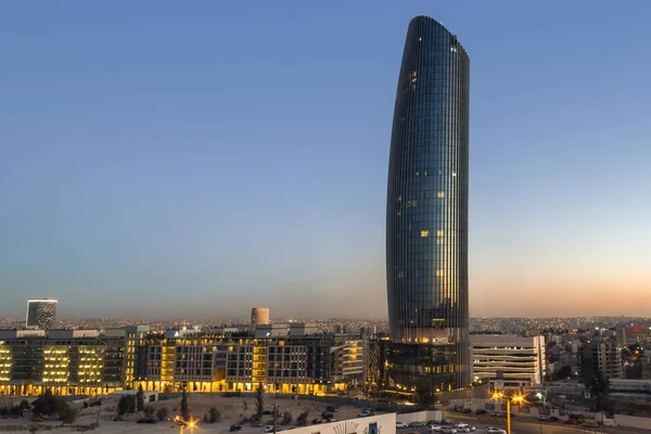 Amman Ürdün - 01 Ekim 2016: Rotana Hotel abdali alan Amman, Ürdün, sunset üzerinde 01 Ekim 2016.