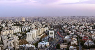 Abdoun alan ve abdoun Köprüsü - Panoraması tam Jordan'ın başkenti Amman kenti görüntülemek