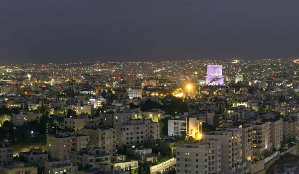 Uitzicht over Amman bergen in de nacht — Stockfoto