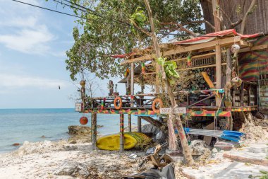 Eski püskü seaside shack direkleri 