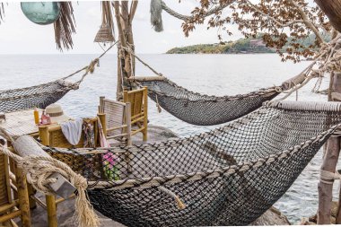 Tayland restorantı ile hamak bir uçurumun üzerinde 