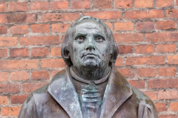Bronze statue of the reformer Martin Luther — Stock Photo, Image