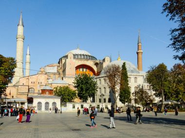 Ayasofya, Istanbul önünde kare