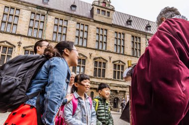 Asya ailesi ne kadar da Kronborg Kalesi'ne