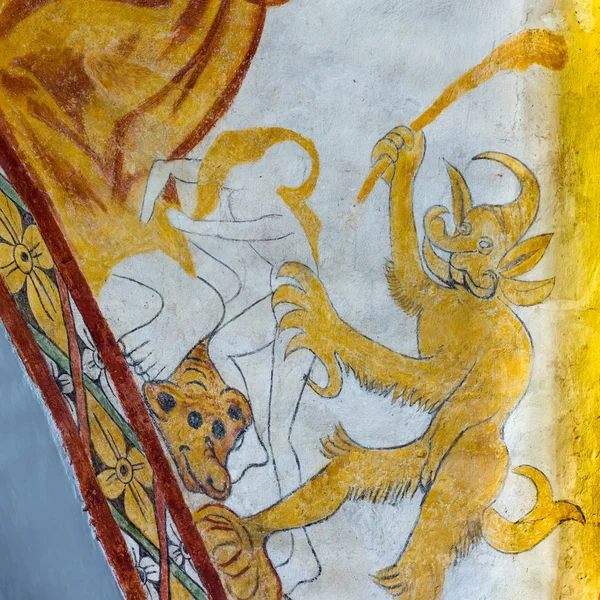 Диявол приймає жінка в його кігті, середньовічні готичний фреска — стокове фото