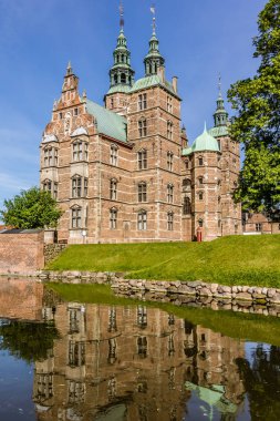 Kopenhag Rosenborg Kale hendeği yansımalar