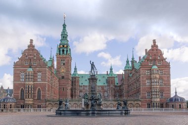 Neptün Çeşmesi Frederiksborg Kalesi önünde