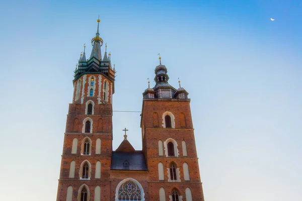 Torens van de Saint Mary's kerk in Krakau — Stockfoto