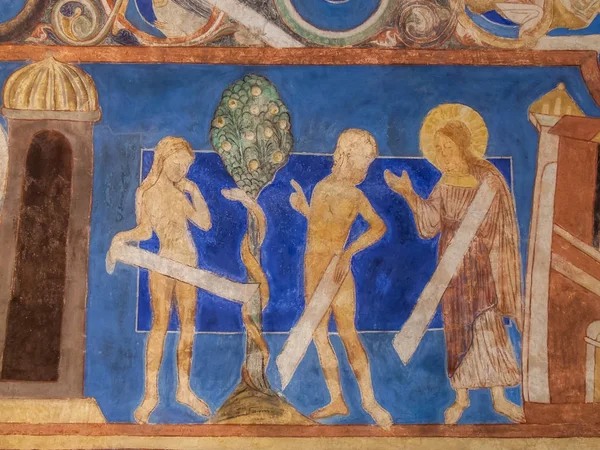La caduta di Adamo ed Eva. Un murale medievale — Foto Stock