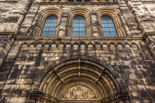 Die Westfassade der Kathedrale von Lund. — Stockfoto